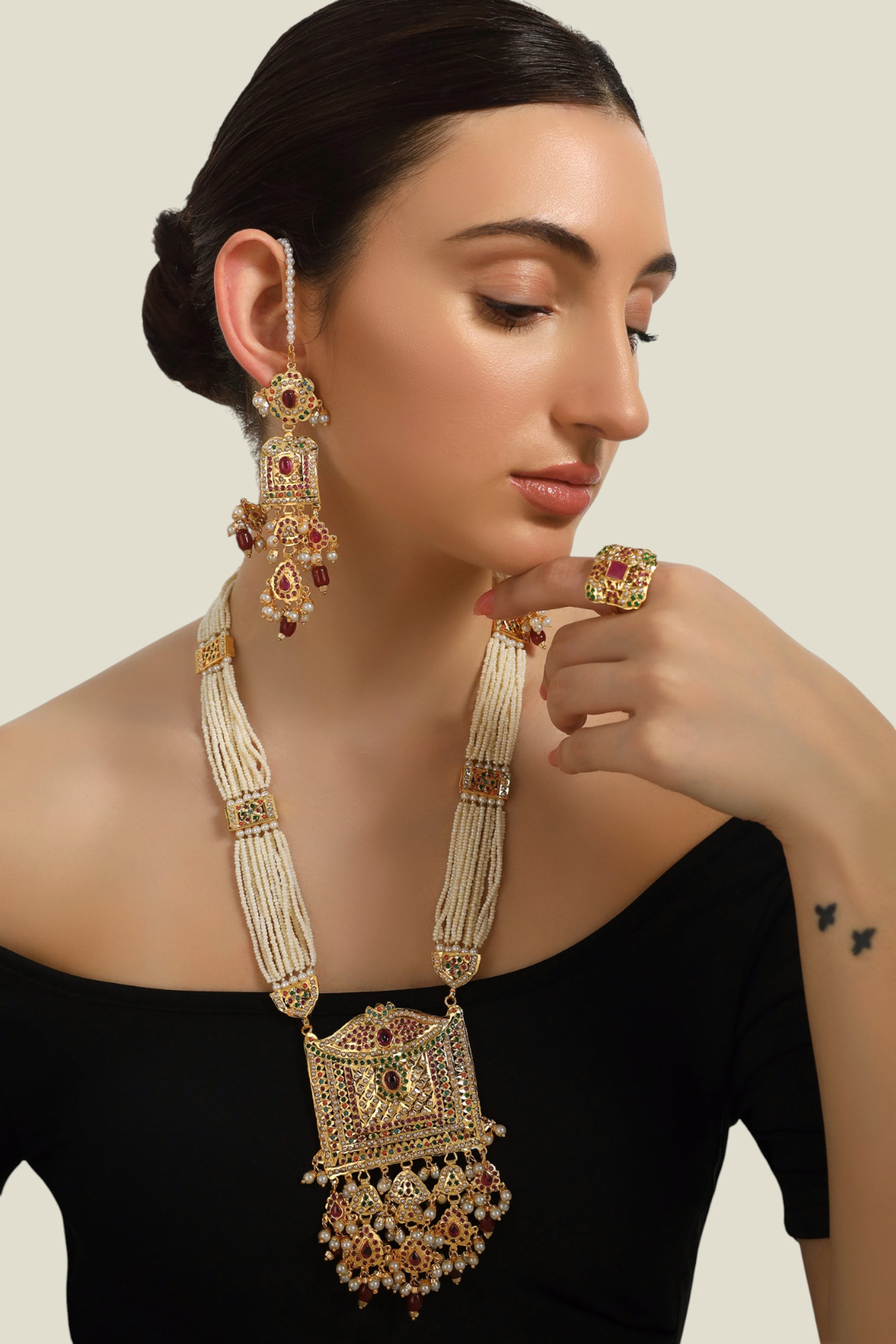 Khwaab-e-Ishq with matching ring and tika