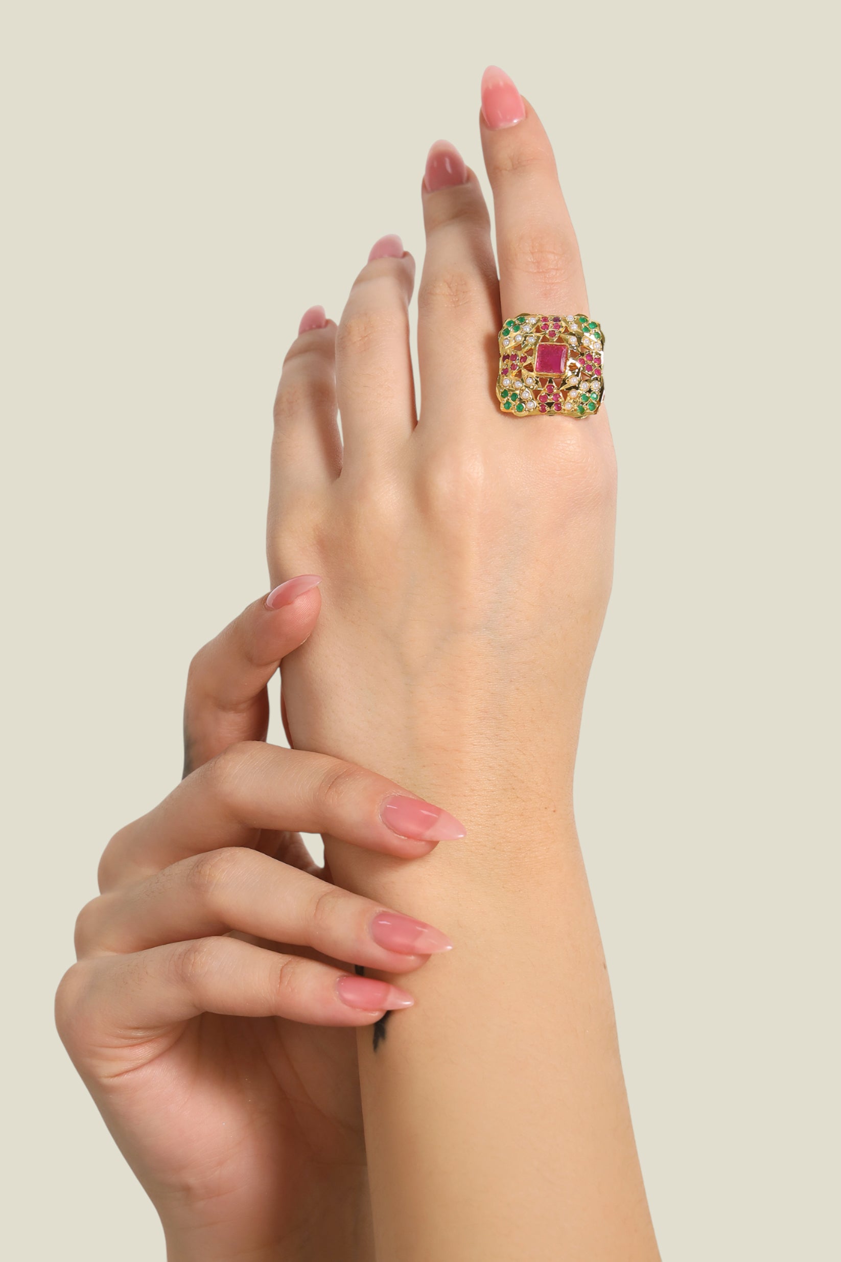 Khwaab-e-Ishq with matching ring and tika