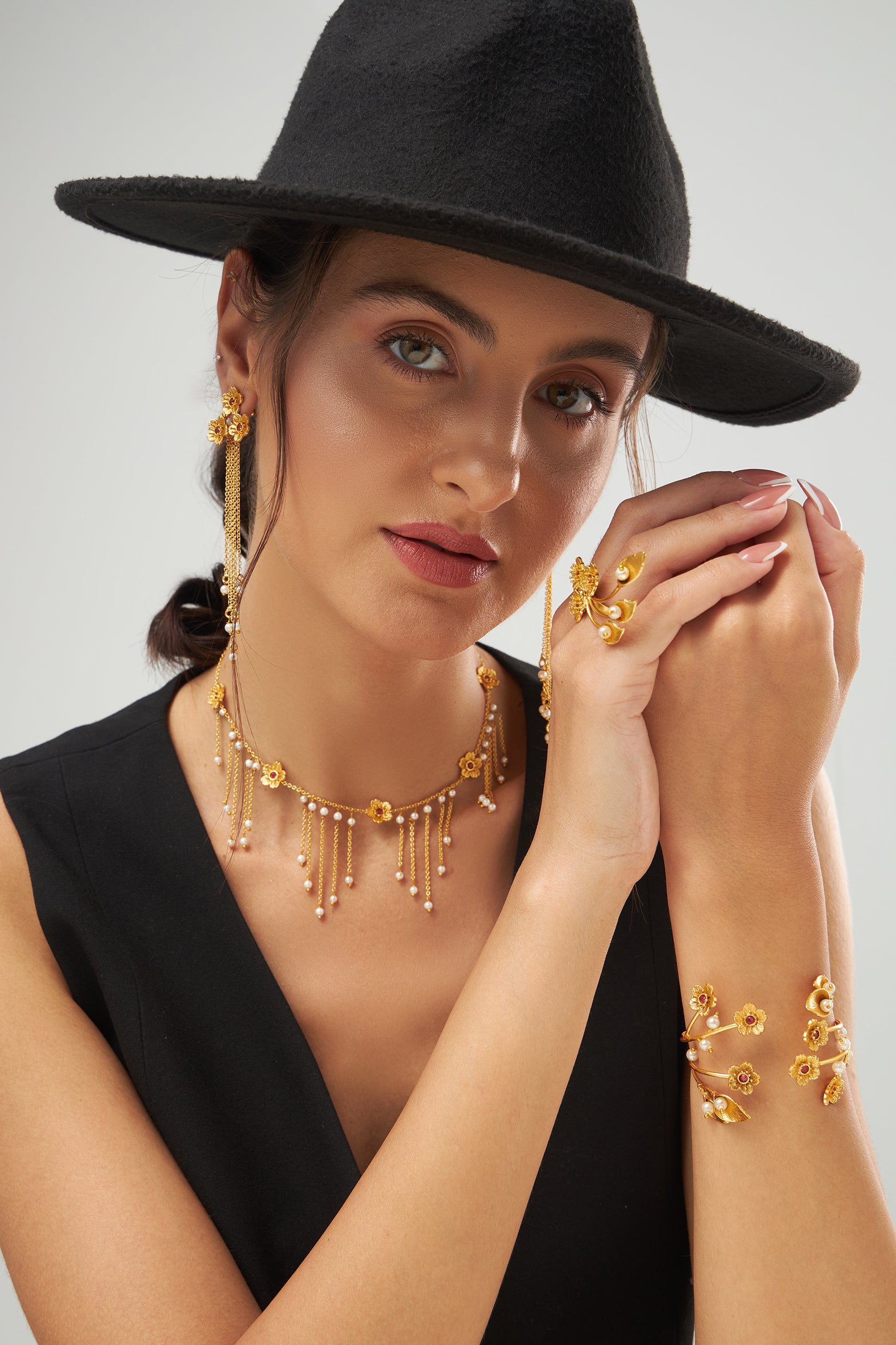 Esmé necklace with earrings