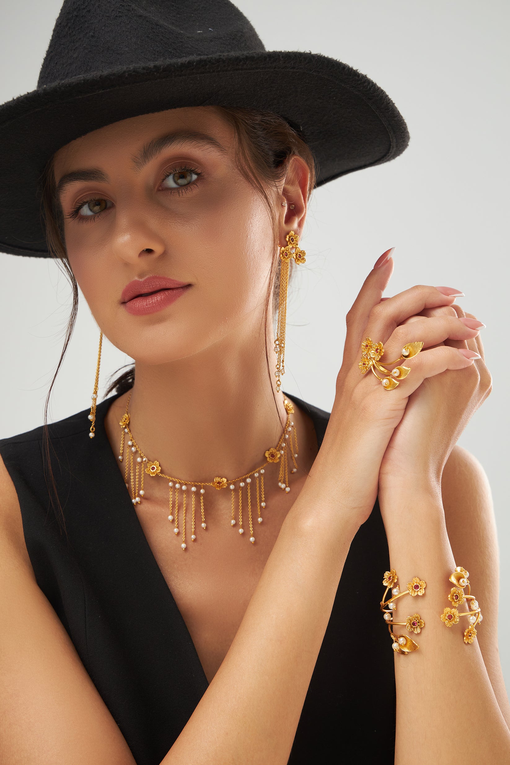 Esmé necklace with earrings