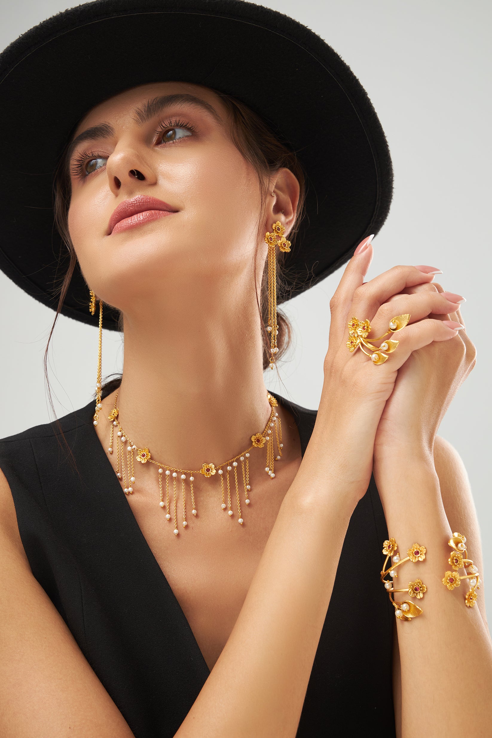Esmé necklace with earrings