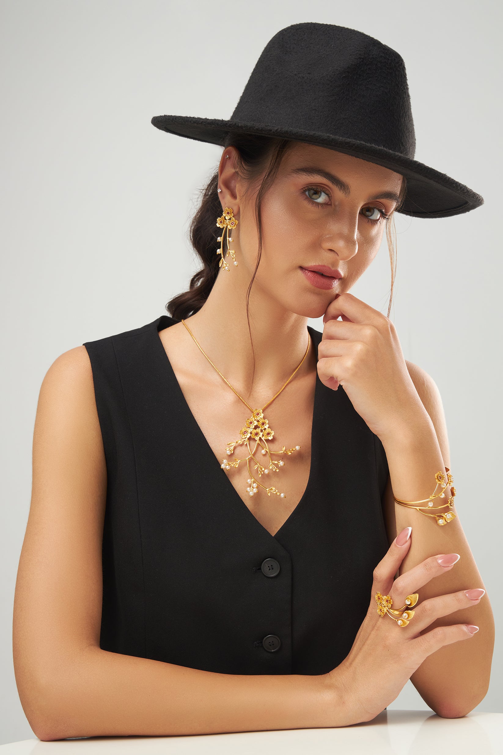 Esmé chain pendant with earrings