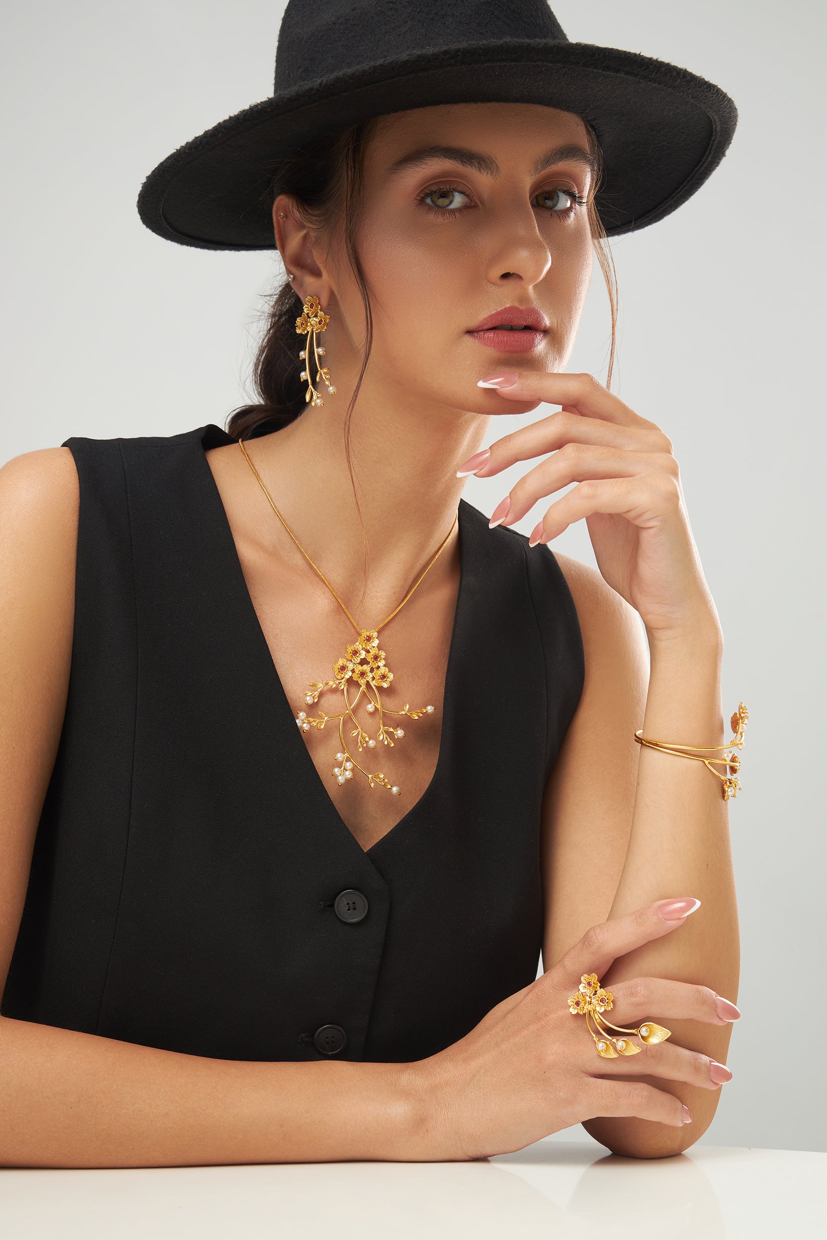 Esmé chain pendant with earrings