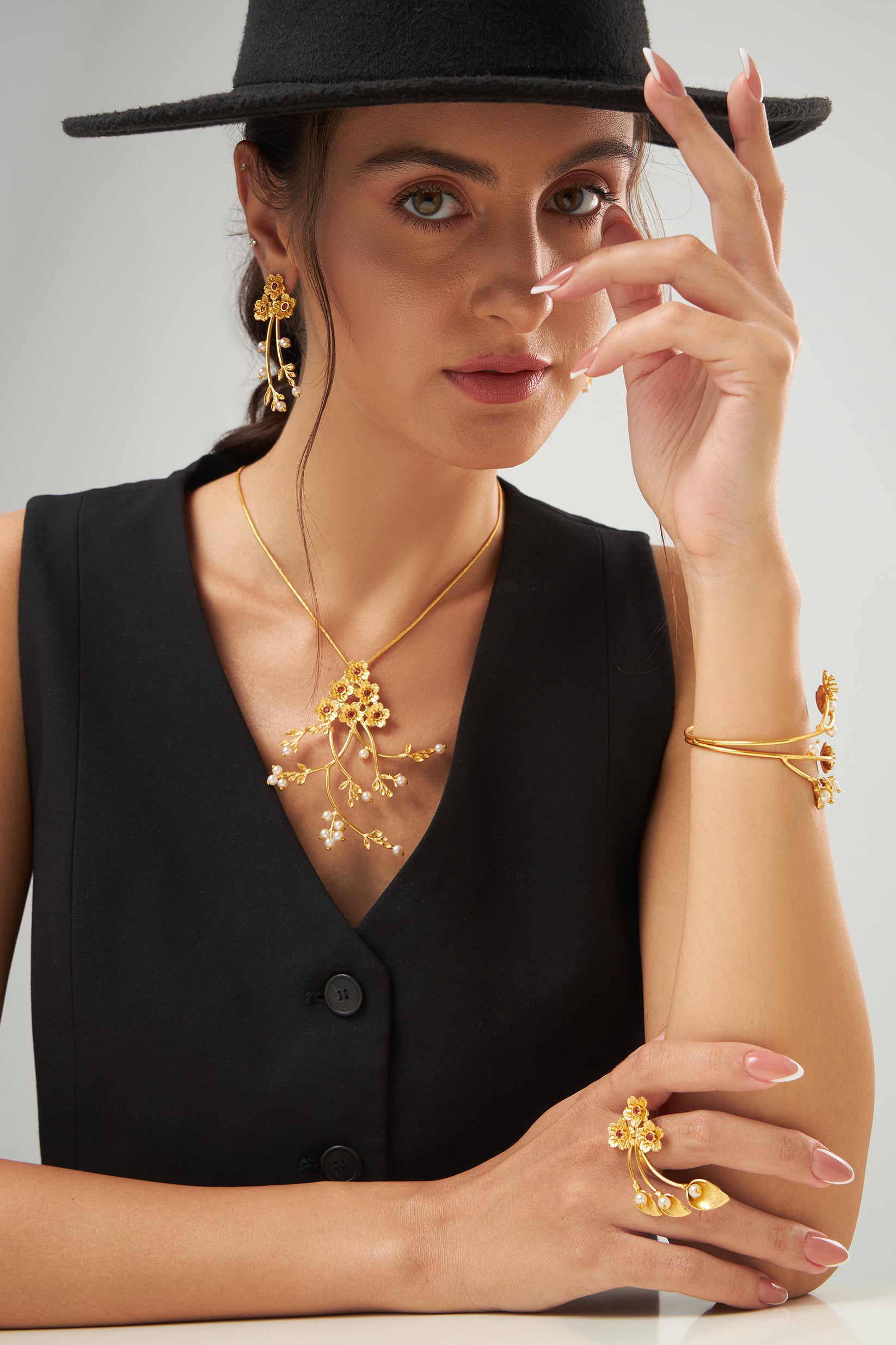 Esmé chain pendant with earrings