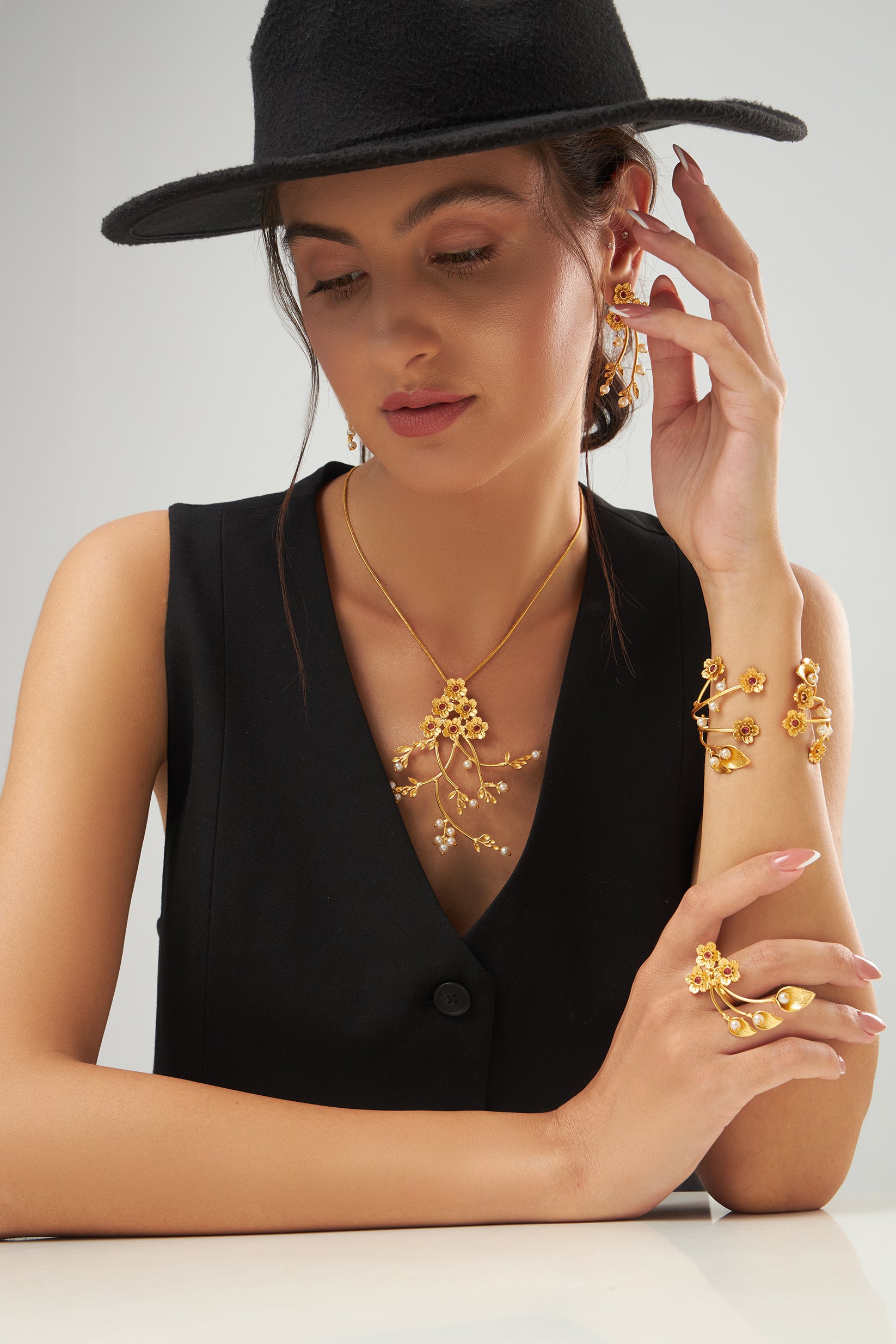 Esmé chain pendant with earrings