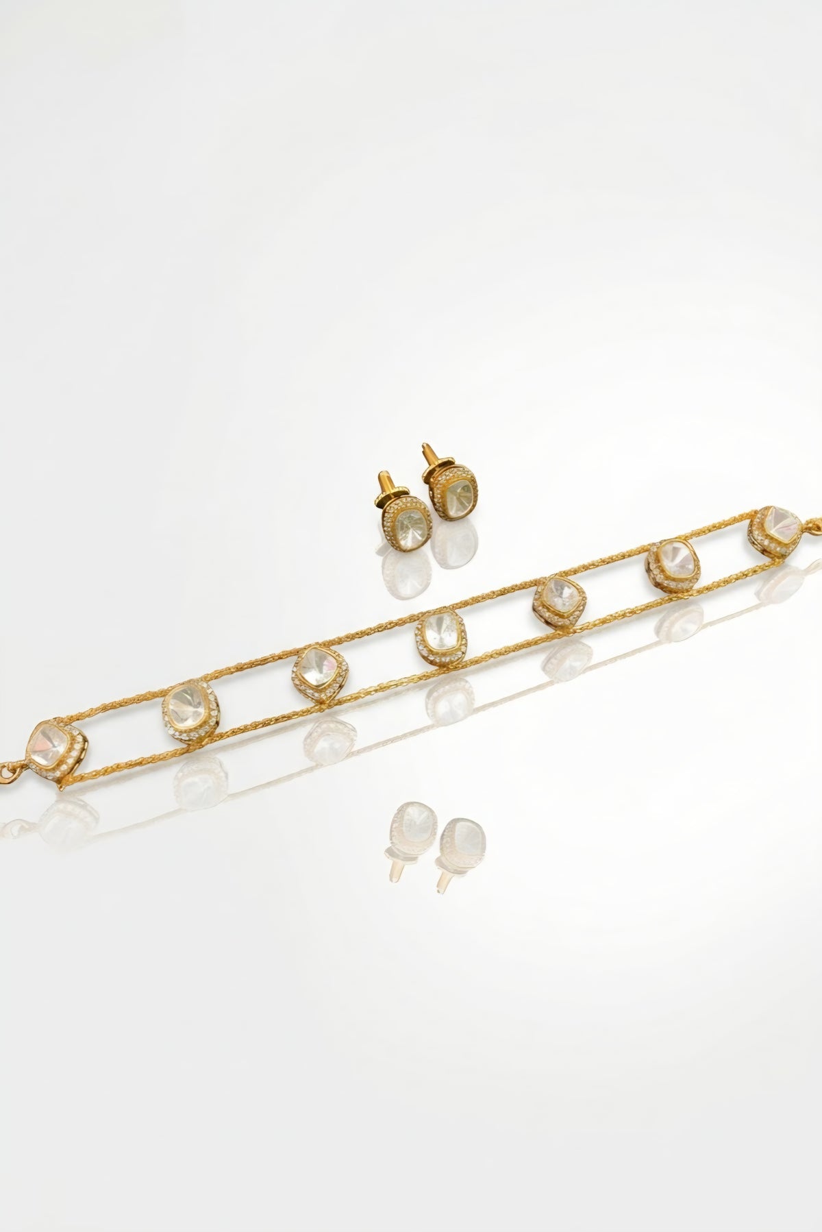 Sleek kundan choker set