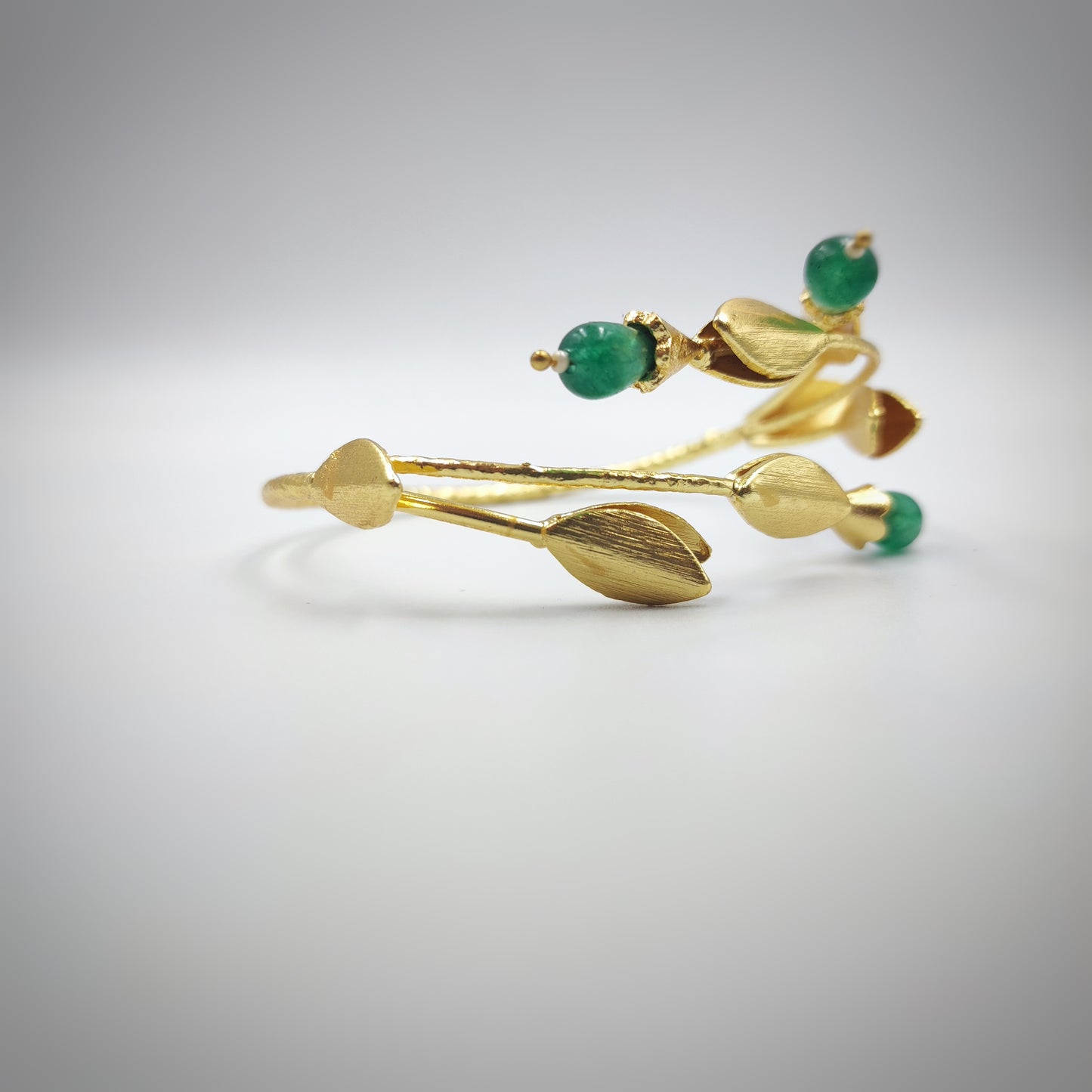 Inaaya Emerald Openable Bracelet