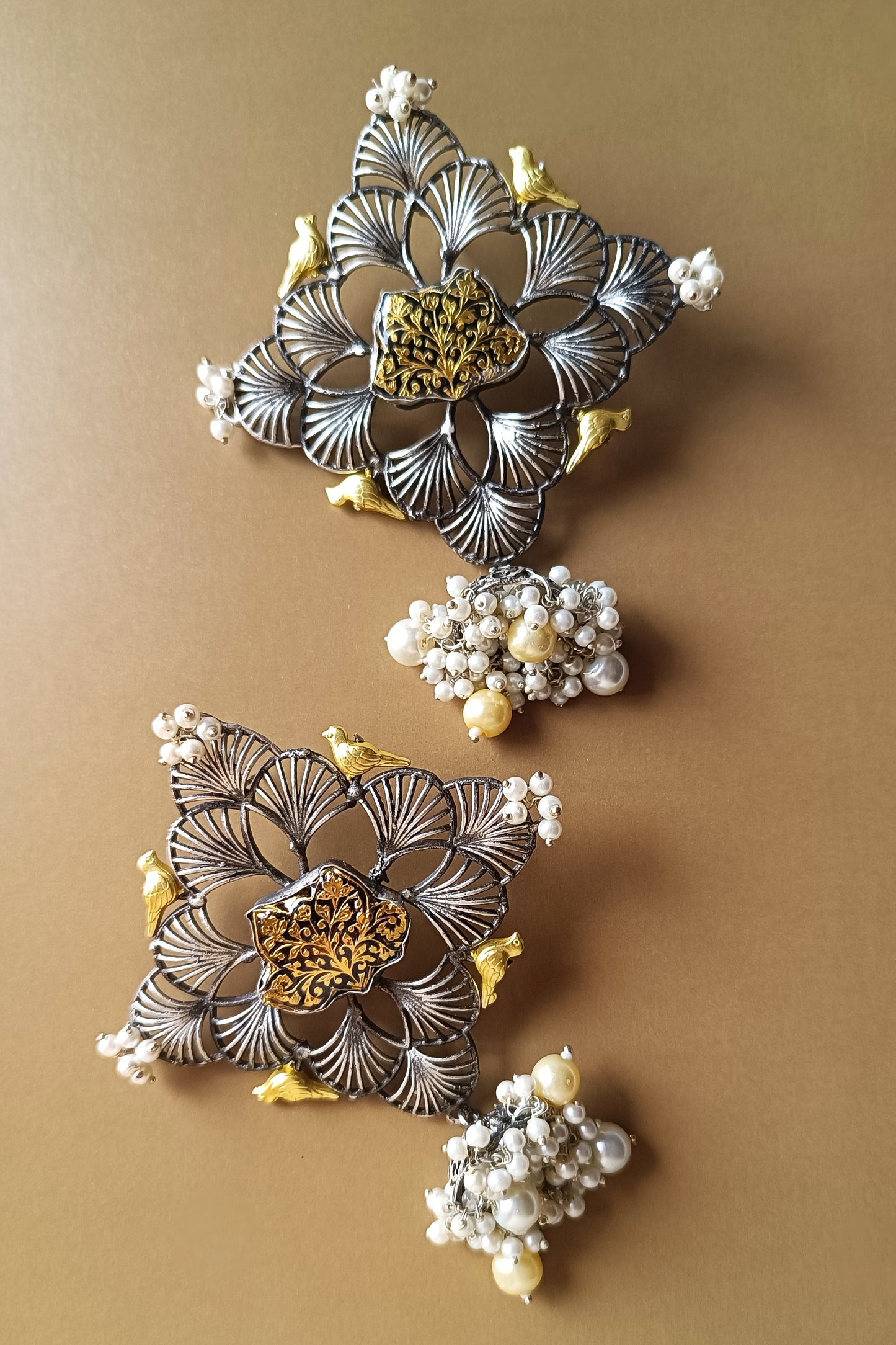 Ruhina Gold Earrings