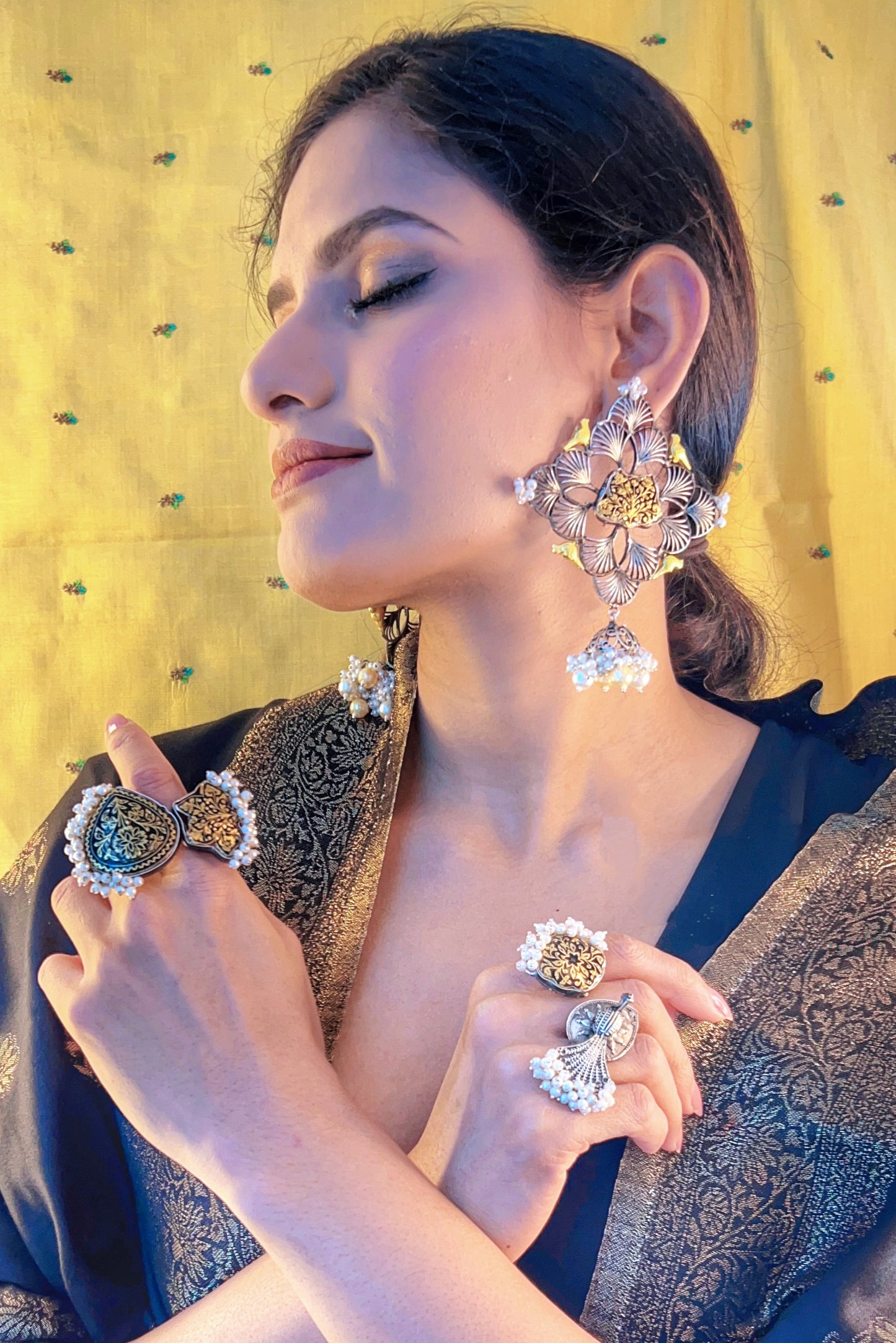 Ruhina Gold Earrings