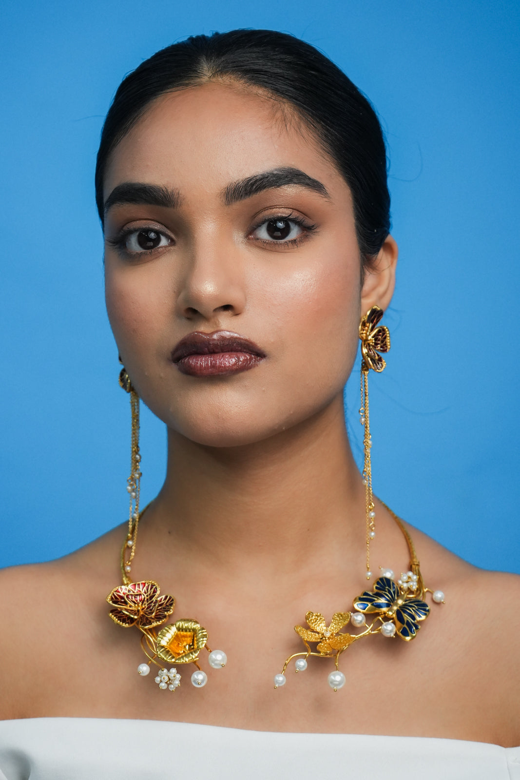 Metamorphic Wings Hasli /collar necklace with boundless spirit earrings