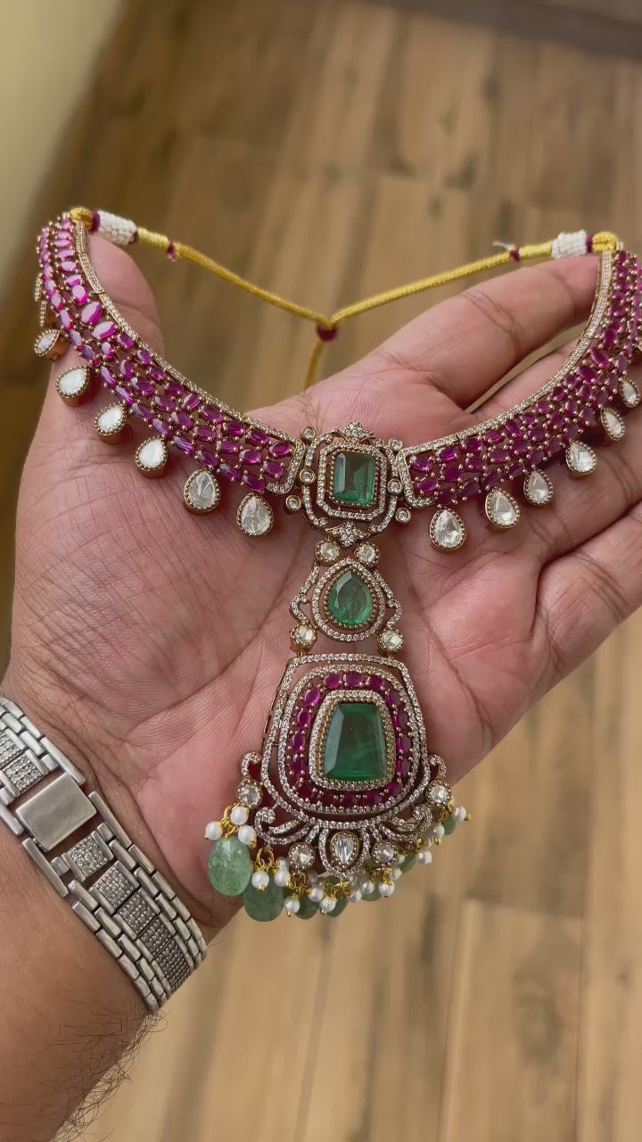Queen Exclusive collection, Bracelet not included