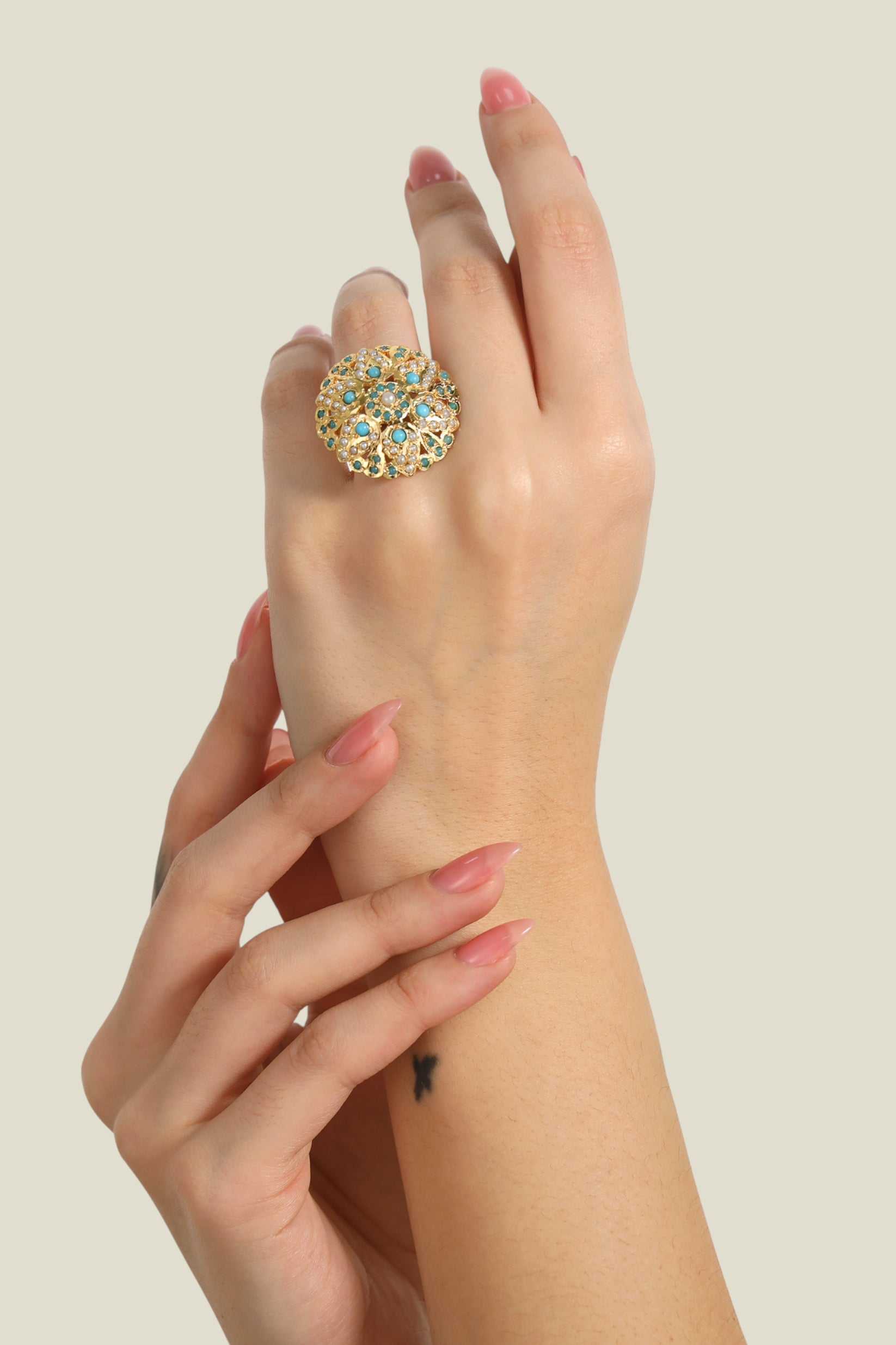 Ada-e-husn finger ring