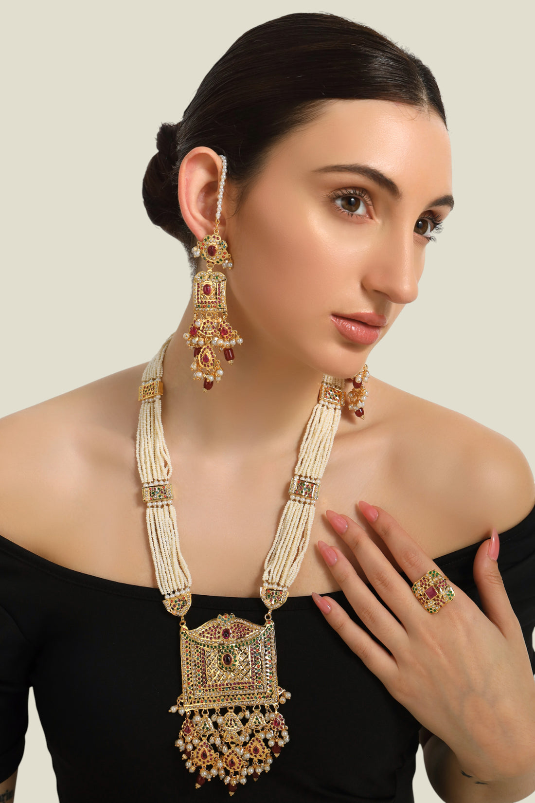 Khwaab-e-Ishq with matching ring and tika