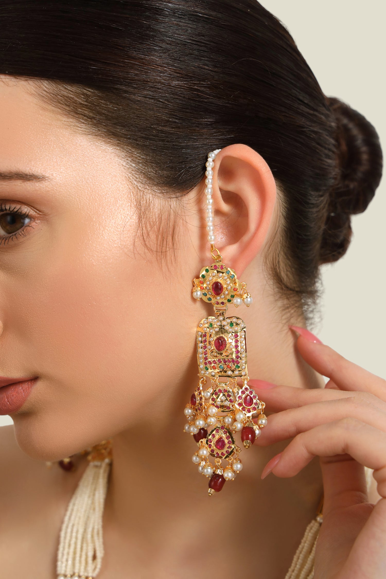 Khwaab-e-Ishq with matching ring and tika