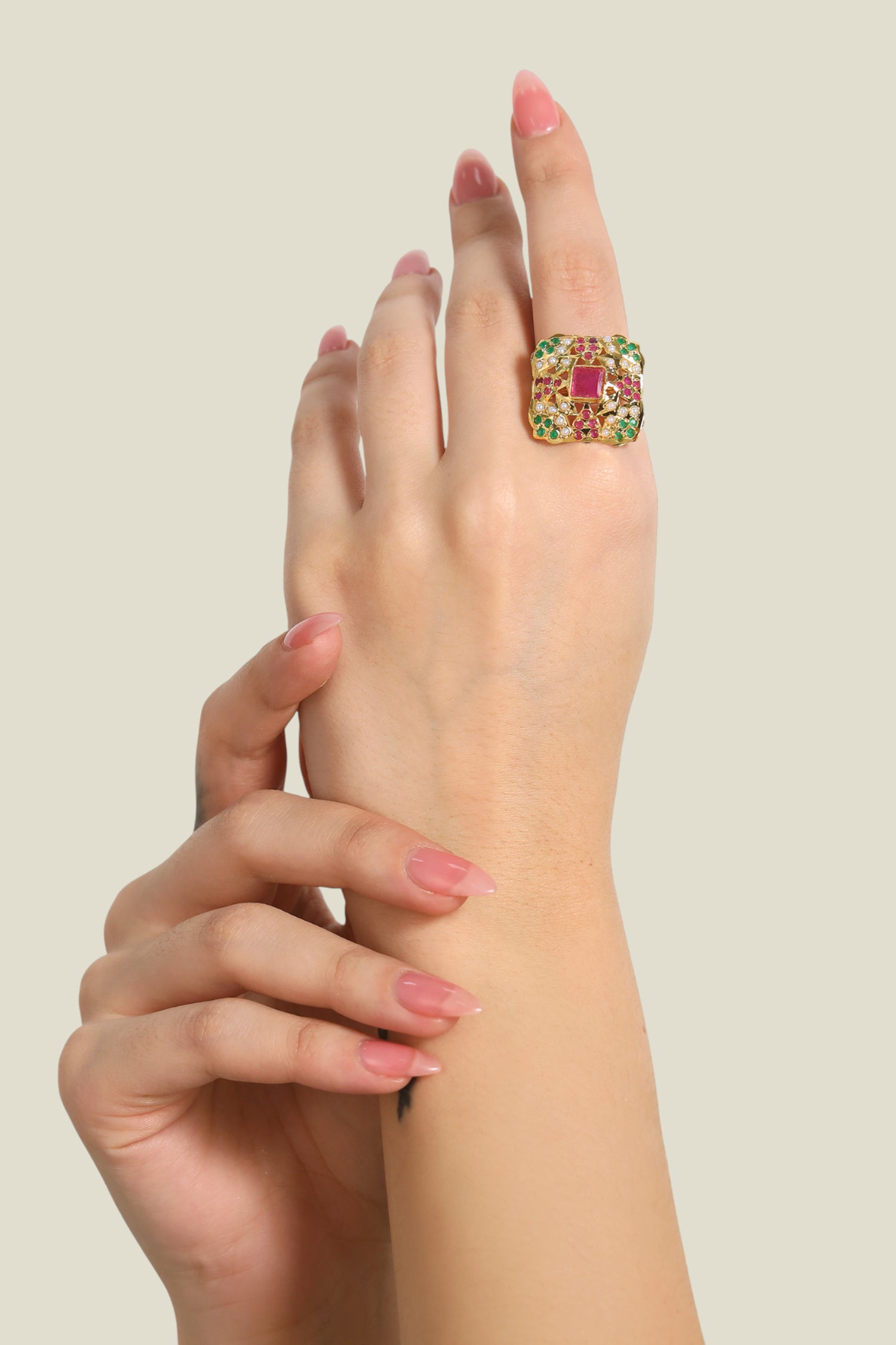 Khwaab-e-Ishq with matching ring and tika