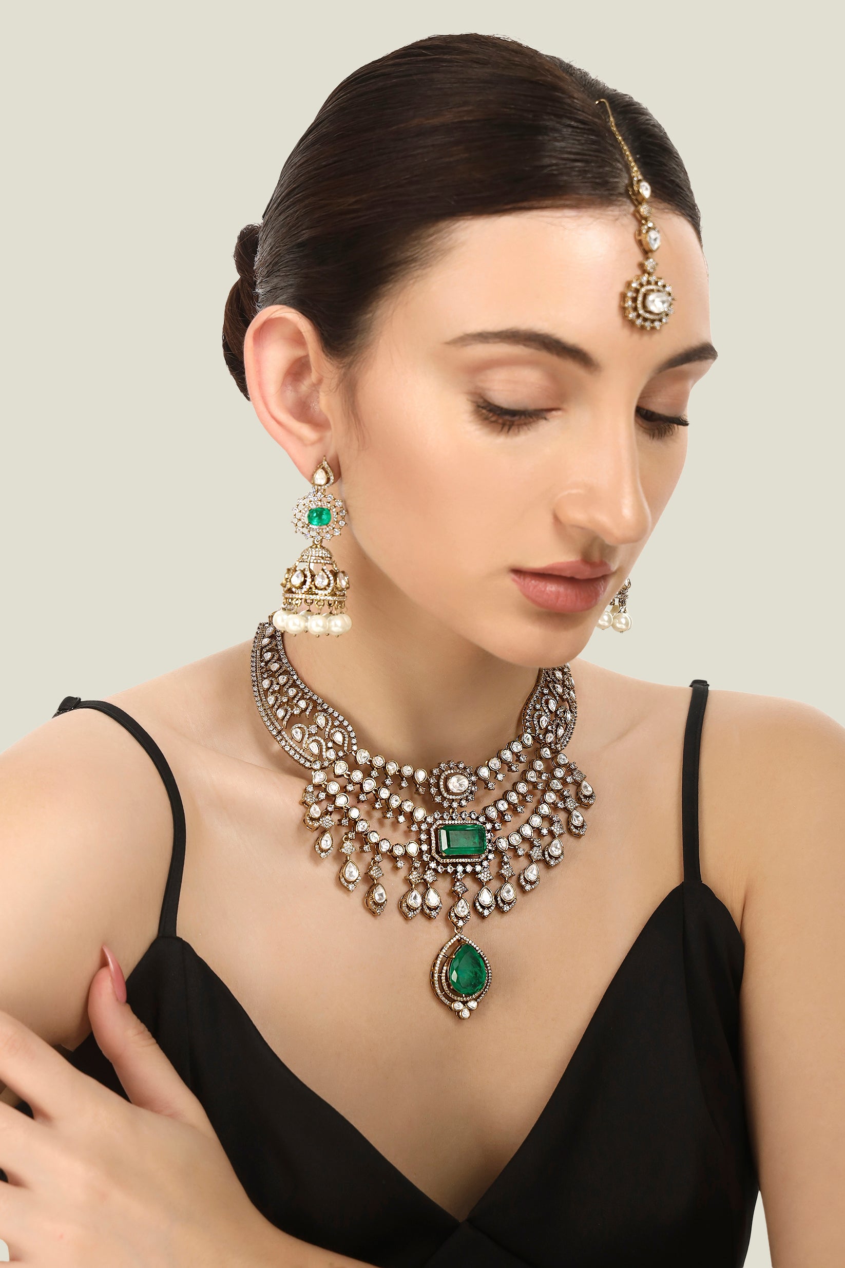 Glitz &amp; Glamorous premium Kundan set with tika