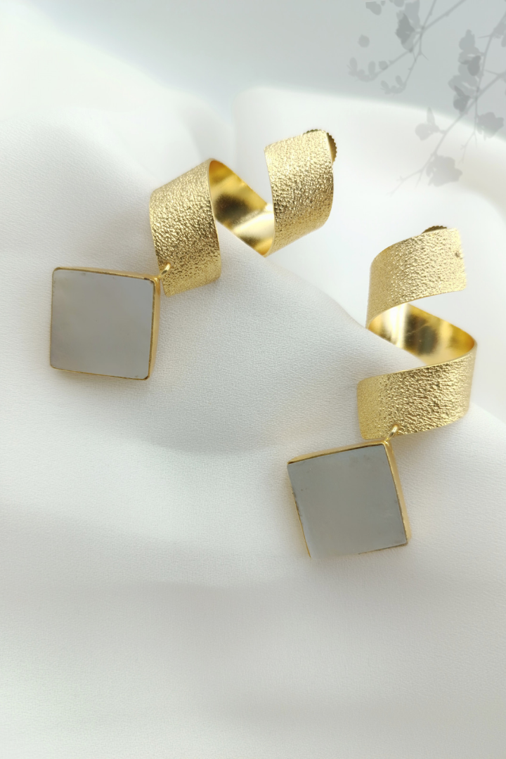 Shella MOP Gold Earrings