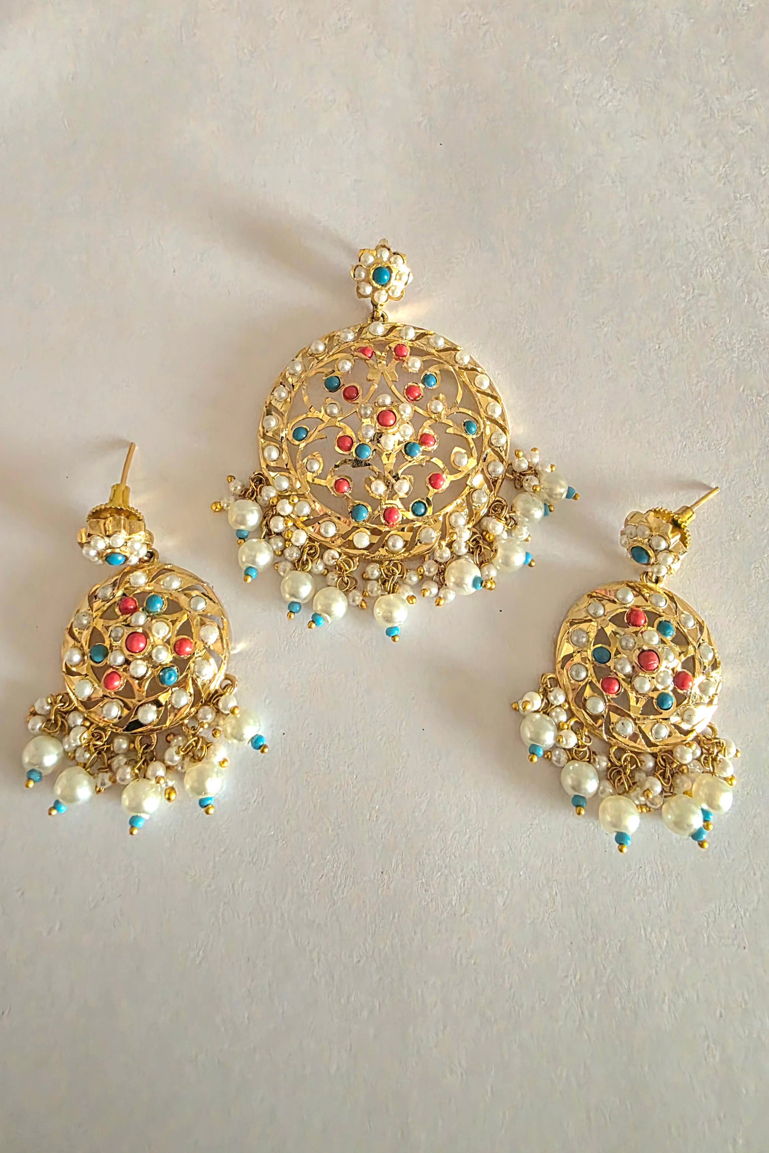 Naaz pendant set