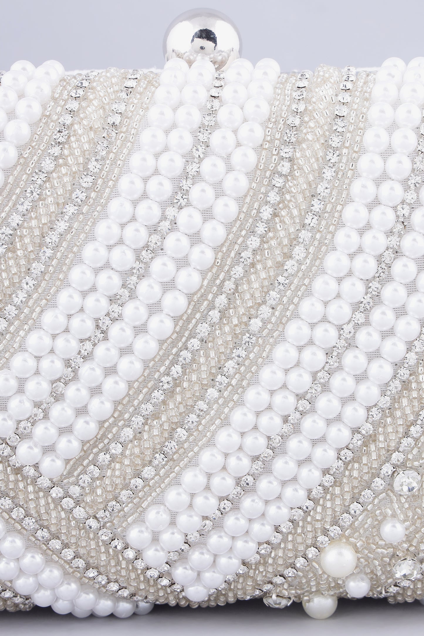 Naisha pearl white silver clutch