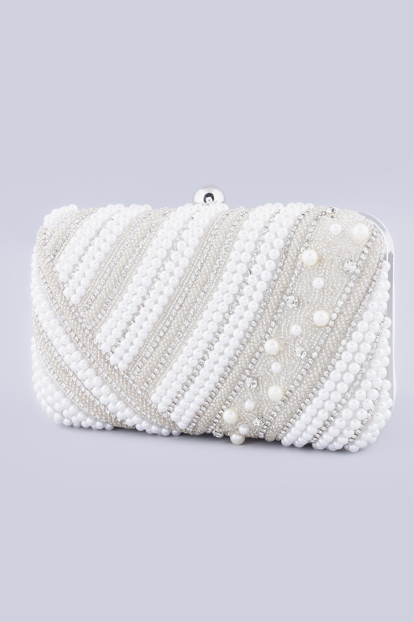 Naisha pearl white silver clutch