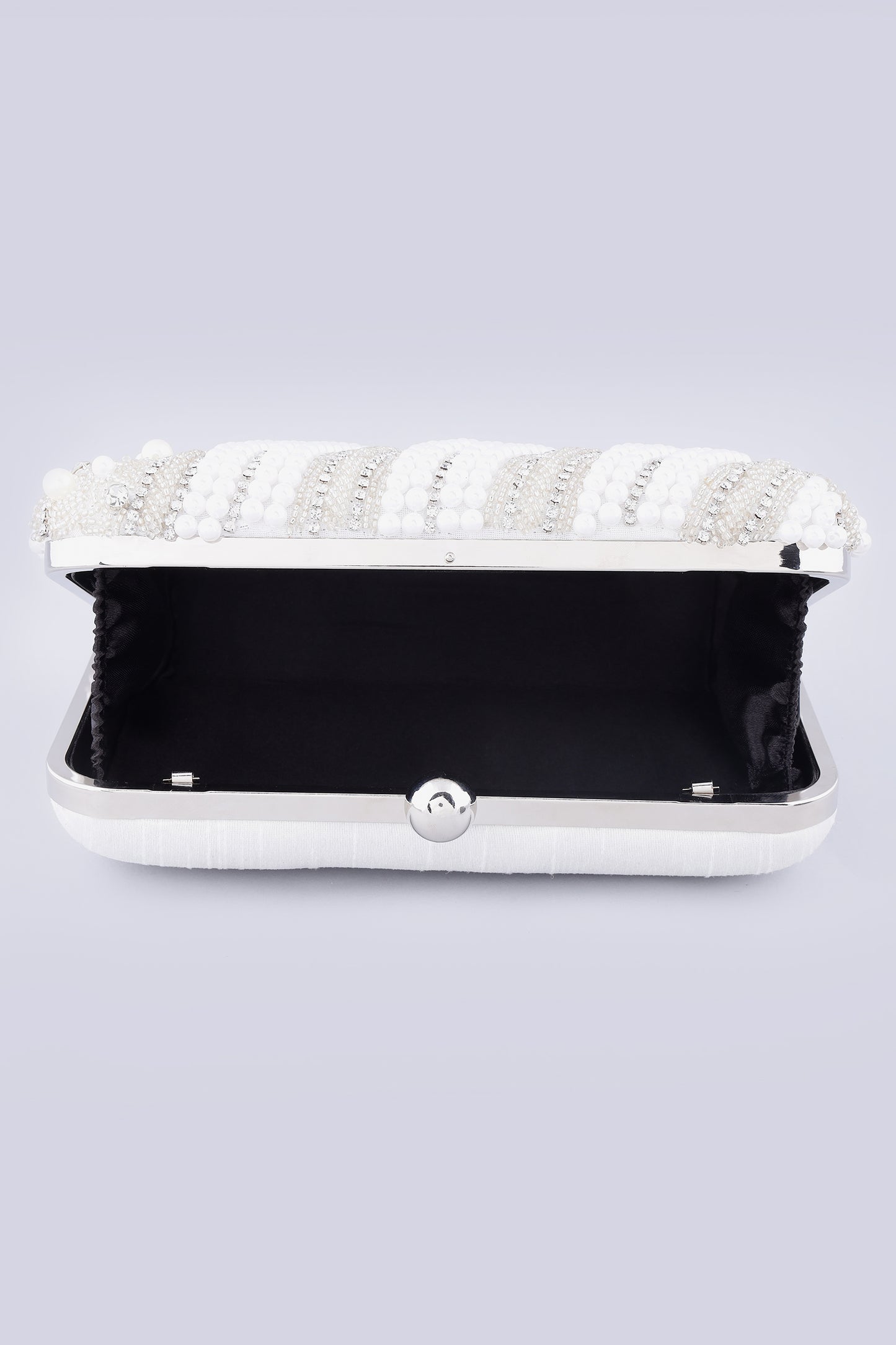 Naisha pearl white silver clutch