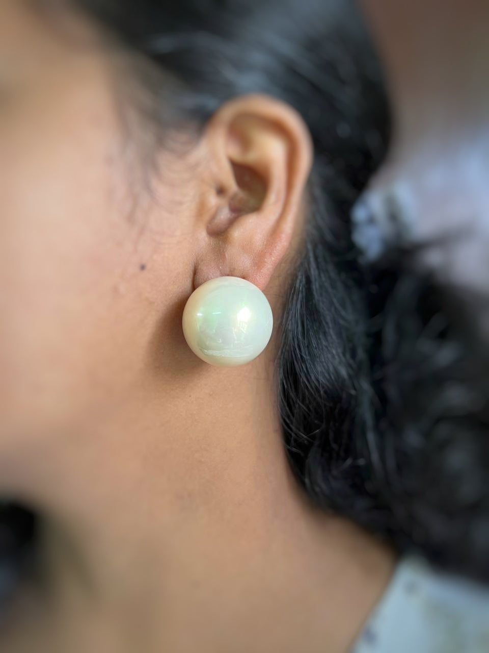 Haniya Pearl Studs Off white