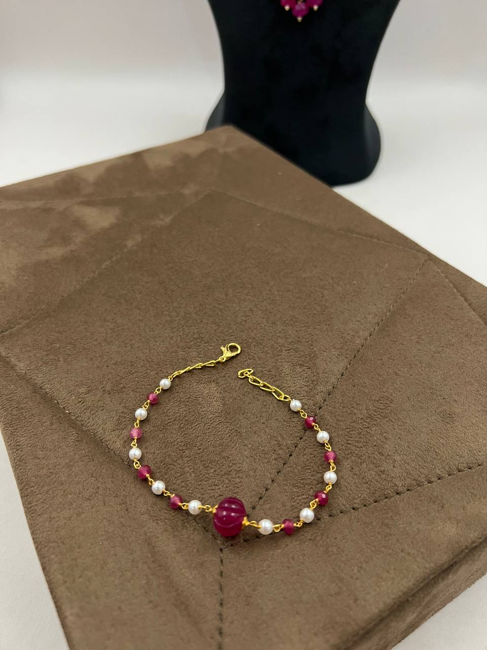 Nazakat Jhalar melon with Bracelet