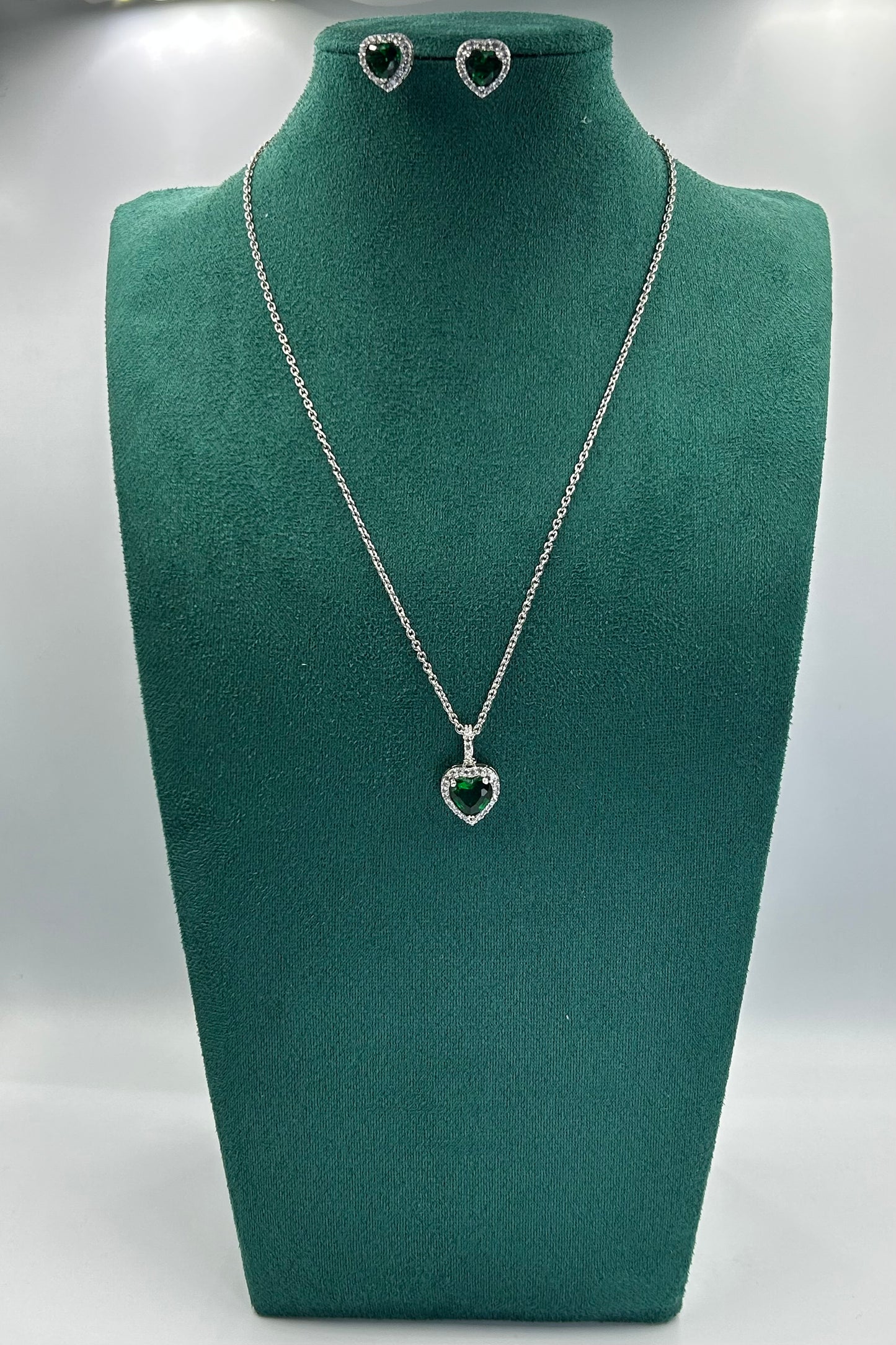 Pretty hearts chain set emerald