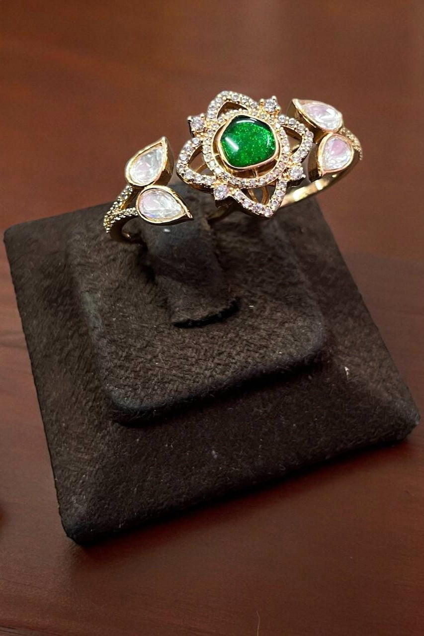 Kisa emerald polki double finger ring