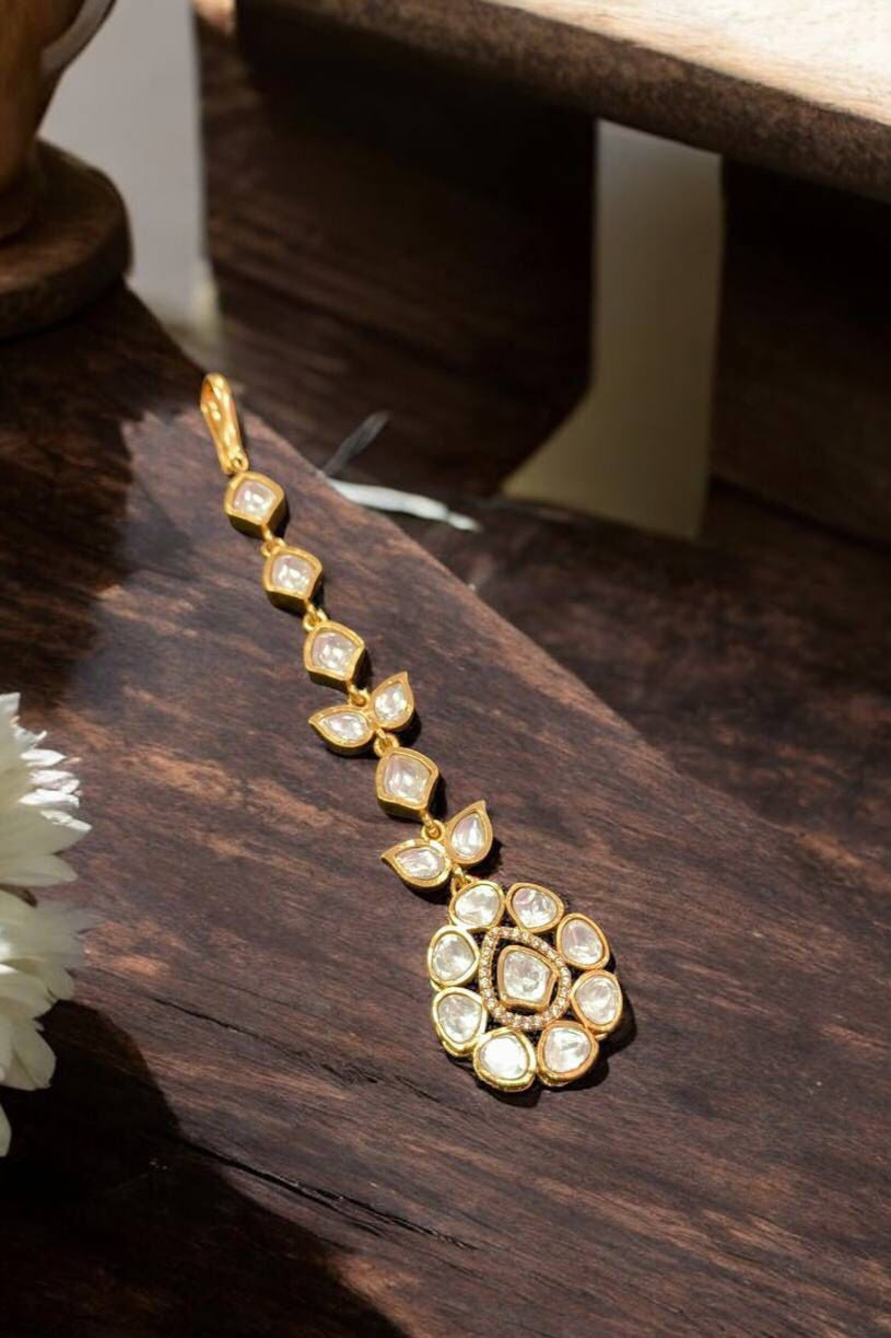 Kashish moissanite Kundan tika