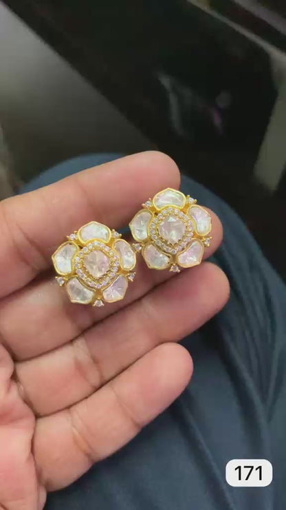 Husn moissanite studs