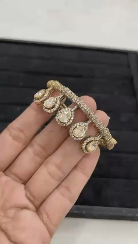 Victoria openable 2.5" bracelet