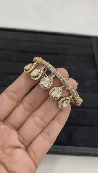 Victoria openable 2.5" bracelet