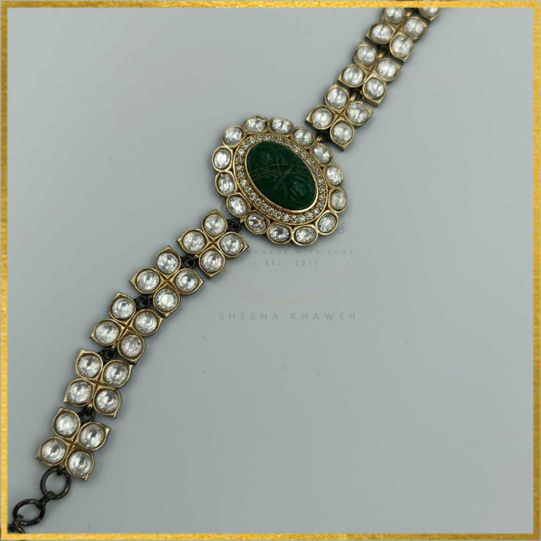 Midhat Chain Bracelet Emerald carved